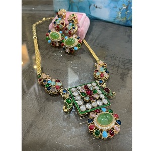 ชุดสร้อยคอพร้อมต่างหูประดับมอสซาไนต์ชุบทองคุณภาพพรีเมียมระดับราชวงศ์ สำหรับงานหมั้นและงานแต่งงานสำหรับผู้หญิง - Product Image 2