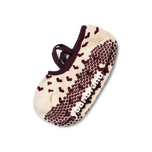 Chaussettes de yoga en coton respirantes à logo personnalisé pour femmes, avec compression à la cheville, antidérapantes, motif cœur tricoté, idéales pour le barre et le Pilates au printemps - Product Image 1