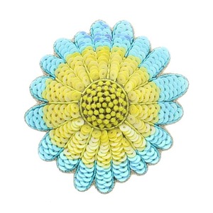 Broche de flor de margarita con lentejuelas y cuentas de colores, bordado floral, decorativo y llamativo, para ropa y bolsos, chapado en aleación - Product Image 1