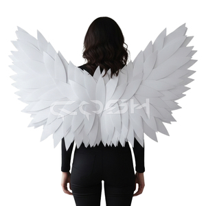 Grandes ailes d'ange blanches pour déguisement, ailes en plumes légères faites à la main pour cosplay - Product Image 1