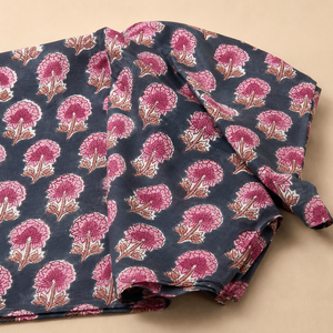 Tissu en coton imprimé à la main, motif floral Buta bleu marine et rose, doux et respirant, idéal pour la confection de robes, de Kurta et la décoration intérieure. - Product Image 4