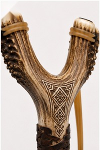 Slingshot artisanal en bois de cerf, accessoire d'extérieur en bois de cerf naturel, poignée confortable, style traditionnel - Product Image 6