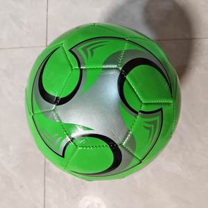 Ballon de football à motifs blanc, bleu et noir, sérigraphié, style populaire, pour entraînement et matchs en intérieur et extérieur - Product Image 4