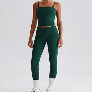 Ensemble de yoga durable pour femmes avec tissu flexible, coupe confortable, séchage rapide, taille haute, col rond, conçu pour le yoga quotidien et les étirements - Product Image 1