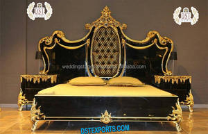 Cama de respaldo alto de estilo francés con mesitas de noche, mueble de dormitorio con acabado dorado, tamaño Queen, tapizado en cuero - Product Image 5