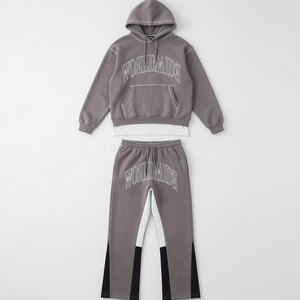 Conjunto Deportivo Glory con Bordado Personalizado, Sudadera Oversize con Bolsillo Canguro y Pantalones Deportivos con Paneles para Ropa Urbana y Casual - Product Image 1