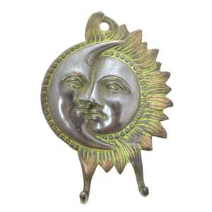 Gancho de pared decorativo de latón hecho a mano con diseño de sol y luna, acabado en pátina, resistente, para colgar abrigos, sombreros, bolsos y toallas, BTH-110 - Product Image 1