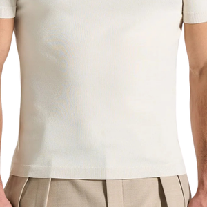 T-shirt en coton tricoté pour homme, col rond, manches courtes, coupe ajustée, imprimé discret sur la poitrine, ourlet côtelé, style décontracté minimaliste, vente en gros, personnalisable OEM - Product Image 6