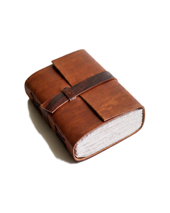 Diario de cuero color canela con correa de hebilla marrón oscuro – Cuaderno de papel hecho a mano con bordes deshilachados gruesos - Product Image 1