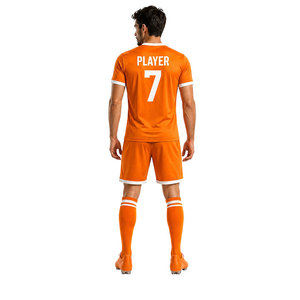 Tenue de football personnalisée de haute qualité pour clubs et écoles – Ensemble maillot de football durable avec design sublimé à manches courtes pour l'entraînement - Product Image 4