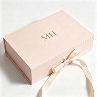 Boîte cadeau magnétique de luxe rose blush personnalisée avec logo, en matériaux recyclés écologiques, emballage rigide en papier avec ruban réutilisable