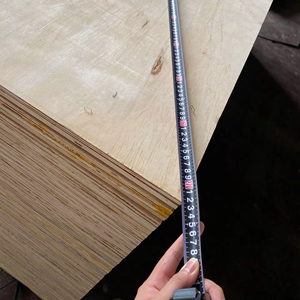 ไม้อัดเชิงพาณิชย์คุณภาพสูงราคาส่ง ดีไซน์ร่วมสมัย หนา 18 มม. เกรดบรรจุภัณฑ์ คุณภาพชั้นหนึ่ง มาตรฐานการปล่อยมลพิษ E2 - Product Image 1