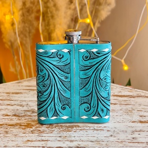 Venus Leathers Nouveauté 2026 En gros Gourde de hanche de luxe portable en acier inoxydable enveloppée de cuir de vachette marron, étanche, 8oz, avec poignée - Product Image 3