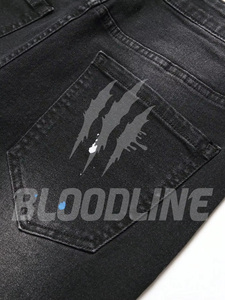 Jean en denim noir déchiré et vieilli pour homme, coupe droite, style streetwear, taille mi-haute, en coton, idéal pour l'automne - Product Image 5