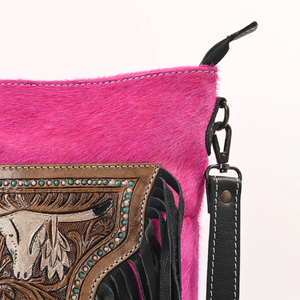Bolso Bandolera de Mujer en Cuero de Ante Rosa con Grabado de Toro, Hecho a Mano, Duradero, de Lujo, con Correa Ajustable, Venta al Por Mayor - Product Image 2