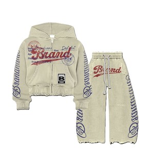 Conjunto de Sudadera con Capucha y Pantalones Acampanados Personalizados de Fabricante, Estilo Streetwear, con Lavado Ácido, Estampado DTG y Pedrería, Traje Deportivo Corto - Product Image 1