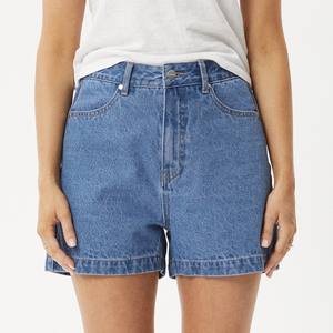 Shorts de mezclilla sueltos para mujer, de algodón lavado suave, estilo urbano de verano, con diseño de cintura con presillas y dobladillo. - Product Image 1