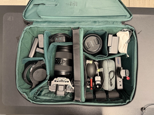 Appareil photo numérique hybride photo/vidéo (EF) A7 IV, excellent état, avec boîtes - Product Image 6