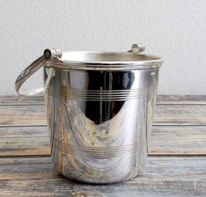 Seau à glace artisanal en métal pour champagne, vin, bière de qualité supérieure, idéal pour restaurants, hôtels, bars, traiteurs, fêtes et événements. - Product Image 4