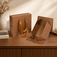 Boîte cadeau magnétique pliable avec poignée en ruban, logo personnalisé, emballage rigide haut de gamme avec laminage mat et doublure en éponge