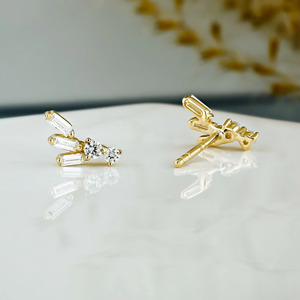 Boucles d'oreilles clous en or jaune avec diamants baguette de laboratoire - Product Image 3