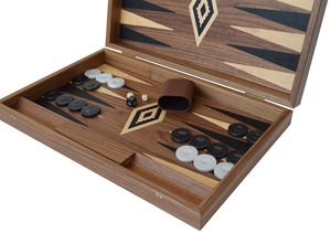 Jeu de backgammon en bois avec dés et pions dans un coffret cadeau - Product Image 4