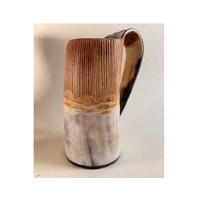Mug élégant en corne d'ox fait main, idéal pour la réenactement historique et les accessoires de costume. - Product Image 1