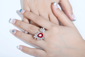 Bague de cocktail de luxe pour femme avec rubis taille poire et sertissage floral en diamant, bijoux de fiançailles à griffes - Product Image 4