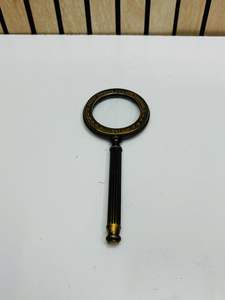 Lupa de Mano Moderna de 2.5'' de Latón y Cuero con Marco y Asa Grabados |   Lupa de Inspección Vintage (Hecha a Mano) - Product Image 6