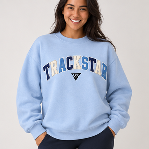 Sweat-shirt ras du cou oversize à manches longues pour femme, bleu clair multicolore, style universitaire avec lettres, logo personnalisé, vente en gros - Product Image 1