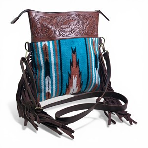 Bolso de mano tipo clutch vintage marrón duradero y ligero para mujer, con diseño en relieve, flecos estilo bohemio y bandolera con manta tejida. - Product Image 1