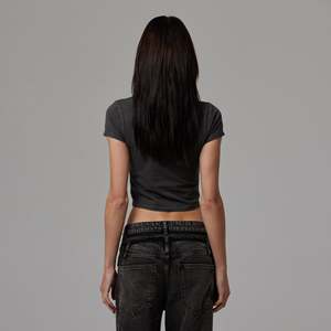 Camiseta Corta Ajustada de Manga Corta para Mujer Estilo Y2K, Top Crop de Algodón Premium con Spandex Elástico, Camiseta Casual Urbana, Proveedor Mayorista al por Mayor - Product Image 6