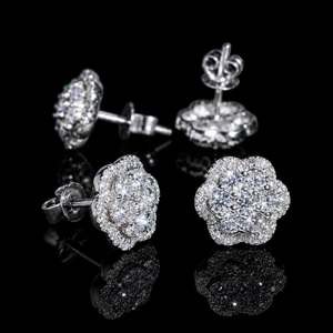 Pendientes de tuerca de moissanita con diseño de flor S925, chapados en oro de 14K, con engaste de garra tipo racimo, joyería para la oreja, para regalo de boda o fiesta - Product Image 3