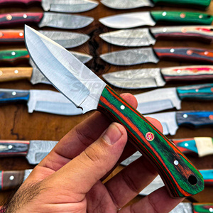 Couteaux à Découper en Gros UA Supplies, Modèles de Couteaux à Lame Fixe de Chasse de Qualité Industrielle, Type Drop Point, Manche en Bois et Résine, en Acier Damas - Product Image 1