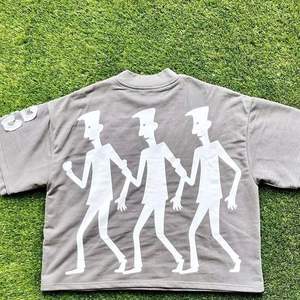 Nueva camiseta personalizada con cuello redondo estilo cuadrado recortado con logotipo frontal de patrón sólido Formal para Look - Product Image 6