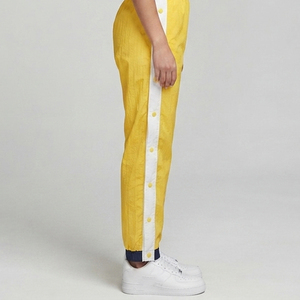 Pantalon coupe-vent pour femme avec boutons latéraux, pantalon de jogging coupe-vent pour femme avec boutons latéraux, pantalon streetwear coupe-vent pour femme - Product Image 2