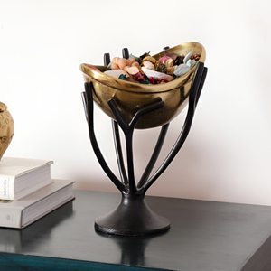 Cuenco metálico negro mate con base de pedestal dorada estilo rama orgánica, un sofisticado elemento decorativo de lujo para cualquier hogar. - Product Image 2