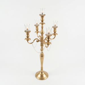 Candélabre de luxe doré à 5 bras, centre de table de mariage, grand porte-bougie en métal avec bougies votives en verre et chaînes de perles en cristal pour la décoration - Product Image 1