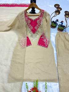 Elegante Conjunto de Kurta de Seda con Bordado Intenso y Textura Texturizada, con Palazzo y Dupatta - Product Image 3