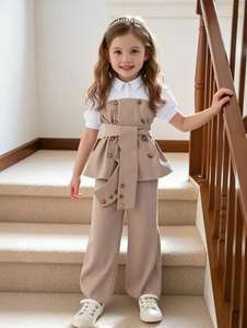 Ensemble élégant pour petites filles : combinaison à volants et pantalon formel 2 pièces à double boutonnage avec chemisier contrastant - Product Image 2