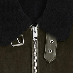 Chaqueta con Cierre y Cuello Plegable, Diseño Personalizado OEM, Logotipo Personalizado, Estilo Urbano para Hombre, Chaqueta de Invierno de Cuero PU, Impermeable y Resistente al Viento - Product Image 6