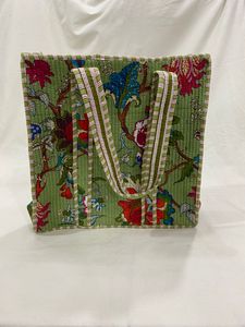 Green Floral Quilted Canvas Tote <b>Bag</b> with Zipper Closure <b>Medium</b> <b>Size</b> Party Beach Gift Hand Length Handle Textile Material - Product Image 2