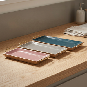 Ensemble de plateaux en bois élégant avec inserts en résine colorée et poignées en laiton polyvalent pour la décoration de la salle à manger Design sophistiqué - Product Image 1