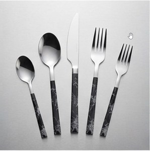 Juego de cubiertos modernos de acero inoxidable con diseño de mango largo, acabado de alto brillo, aptos para lavavajillas, para uso en mesas de boda. - Product Image 1