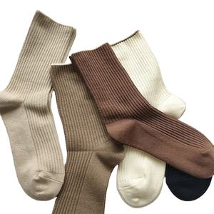 Nuevo conjunto de calcetines japoneses, calcetines informales de algodón para mujer de Color sólido, calcetines sencillos de otoño para mujer, calcetines de longitud media - Product Image 2