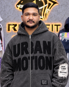 Sweat à capuche unisexe personnalisé avec fermeture éclair, style streetwear oversize, manches en polaire ornées de strass, détails patch, épais, étiquette personnalisée - Product Image 3