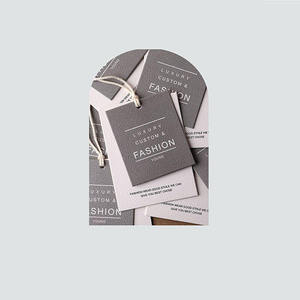 Étiquettes suspendues en papier personnalisées de qualité supérieure pour les marques de vêtements - Product Image 3