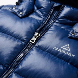 Veste matelassée à capuche bleu marine pour homme, veste d'hiver chaude et matelassée pour l'extérieur, veste légère imperméable One Apex - Product Image 3