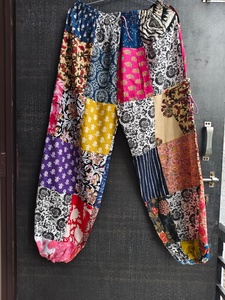 Pantalon Harem Patchwork Bohème à Jambes Larges, Style Kantha, pour Festival, Détente, Bohème, Hippie, Fait Main à Jaipur - Product Image 2