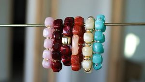 Perles en résine faites à la main en gros pour la fabrication de bijoux, artisanat DIY, bracelets, colliers, accessoires, perles en résine colorées personnalisées en vrac - Product Image 2